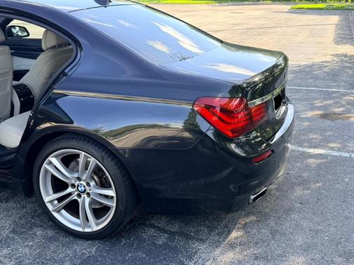 Black 2013 BMW 740 i