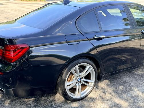 Black 2013 BMW 740 i