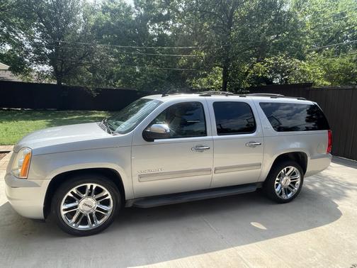 Silver 2013 GMC Yukon XL 1500 SLT