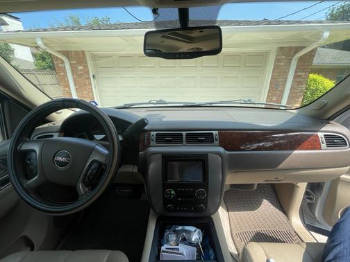 Silver 2013 GMC Yukon XL 1500 SLT