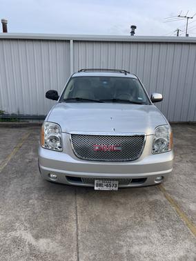 Silver 2013 GMC Yukon XL 1500 SLT