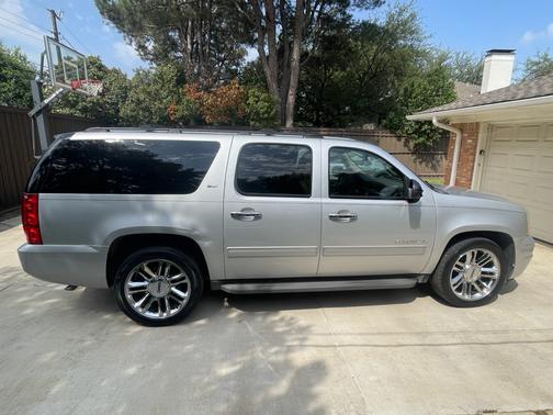 Silver 2013 GMC Yukon XL 1500 SLT