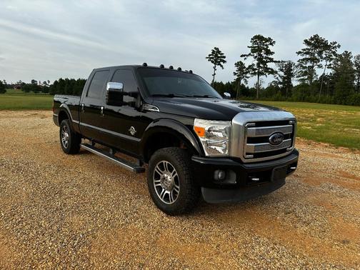 Black 2016 Ford F-250 Platinum