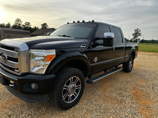Black 2016 Ford F-250 Platinum