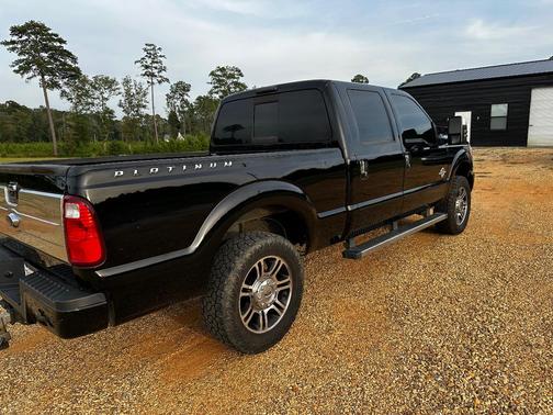 Black 2016 Ford F-250 Platinum