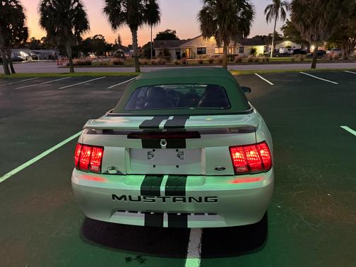 2004 Ford Mustang Base