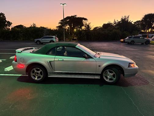 2004 Ford Mustang Base