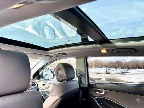 2017 Hyundai SANTA FE SE Ultimate