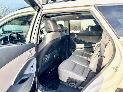 2017 Hyundai SANTA FE SE Ultimate