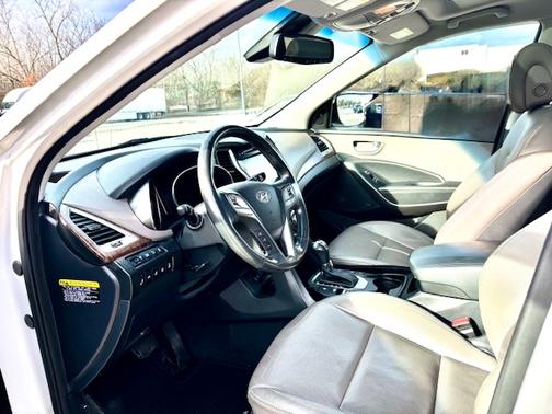 2017 Hyundai SANTA FE SE Ultimate
