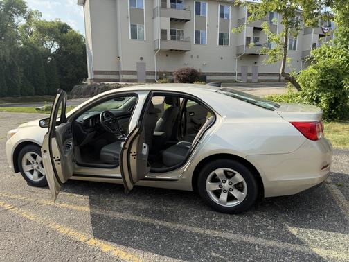 Gold 2015 Chevrolet Malibu LS