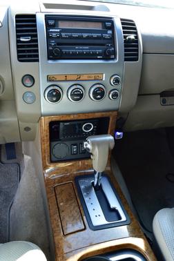 2005 Nissan Pathfinder LE