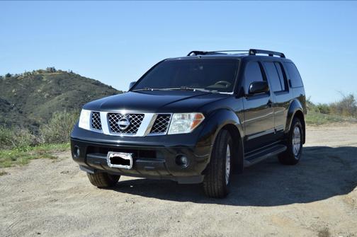 2005 Nissan Pathfinder LE