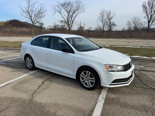 White 2015 Volkswagen Jetta Auto S w/Technology