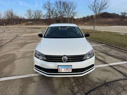 White 2015 Volkswagen Jetta Auto S w/Technology
