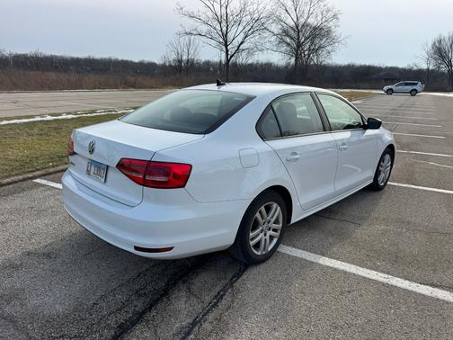 White 2015 Volkswagen Jetta Auto S w/Technology