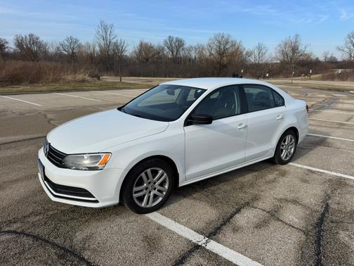 White 2015 Volkswagen Jetta Auto S w/Technology