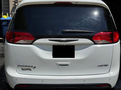 White 2018 Chrysler Pacifica Limited