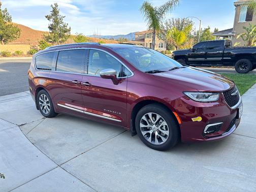2022 Chrysler Pacifica Hybrid Pinnacle