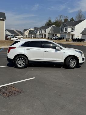 White 2017 Cadillac XT5 Luxury