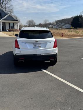 White 2017 Cadillac XT5 Luxury