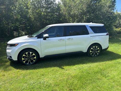2024 Kia Carnival EX