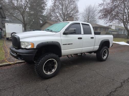 White 2005 Dodge Ram 2500 Laramie Quad Cab