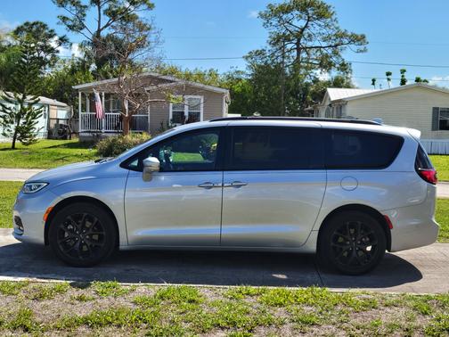 2022 Chrysler Pacifica Touring L