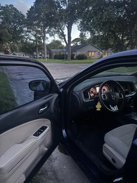 Blue 2014 Dodge Charger SE