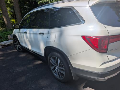 White 2016 Honda Pilot Elite