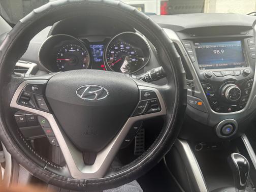White 2013 Hyundai Veloster Base