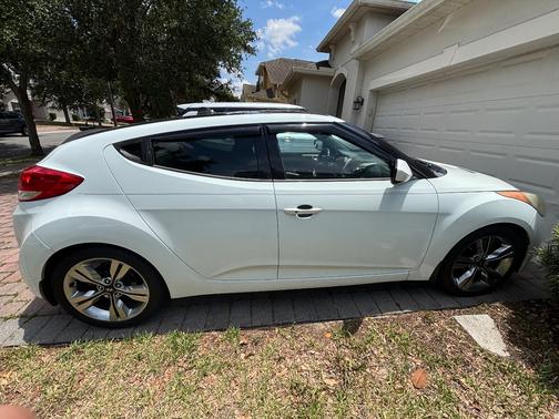 White 2013 Hyundai Veloster Base