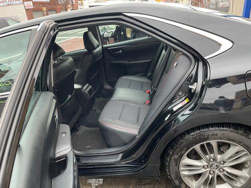 Black 2015 Toyota Camry SE