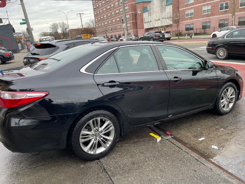 Black 2015 Toyota Camry SE