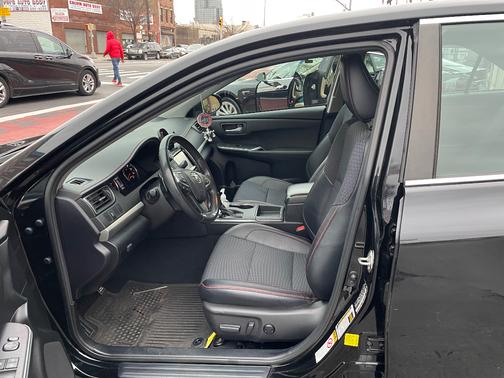 Black 2015 Toyota Camry SE