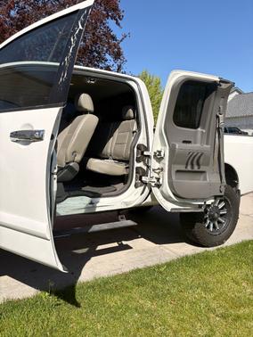 White 2007 Nissan Titan SE King Cab