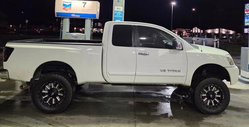 White 2007 Nissan Titan SE King Cab