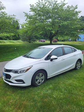 White 2017 Chevrolet Cruze LS