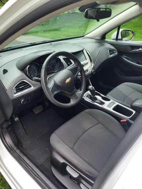 White 2017 Chevrolet Cruze LS