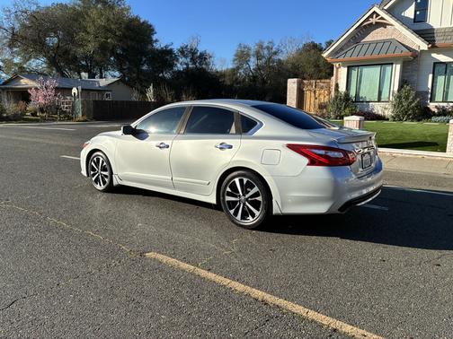 2016 Nissan Altima 2.5 SR