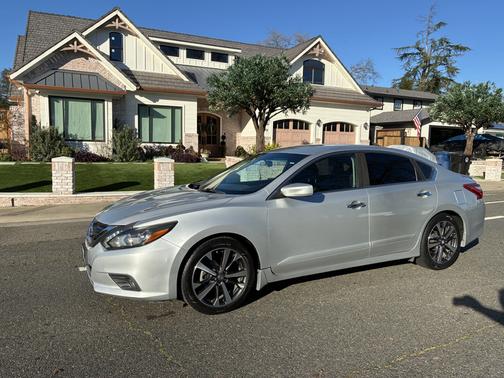 2016 Nissan Altima 2.5 SR