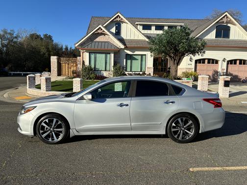 2016 Nissan Altima 2.5 SR