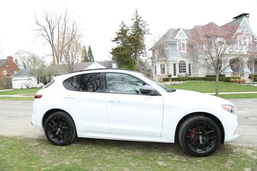 Photo 1 of 14 of 2020 Alfa Romeo Stelvio Base