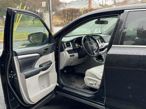 2015 Toyota Highlander LE