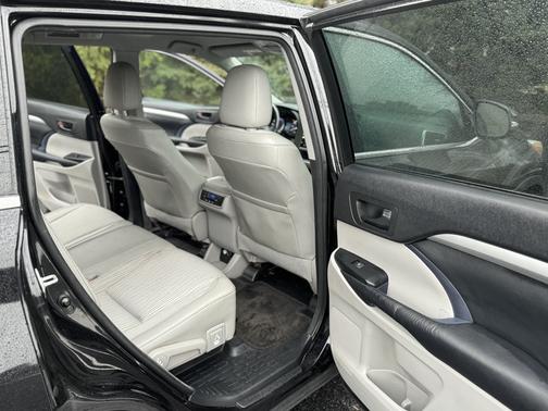 2015 Toyota Highlander LE