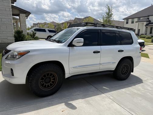 White 2013 Lexus LX 570 Base