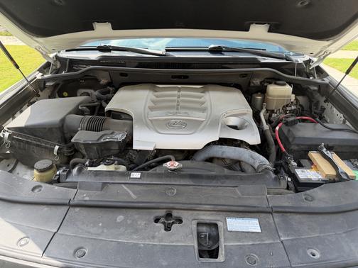White 2013 Lexus LX 570 Base