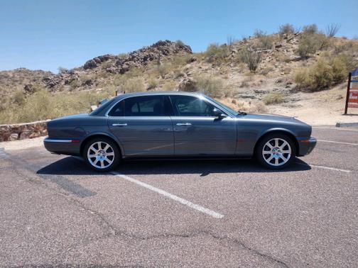 2005 Jaguar XJ8 Base