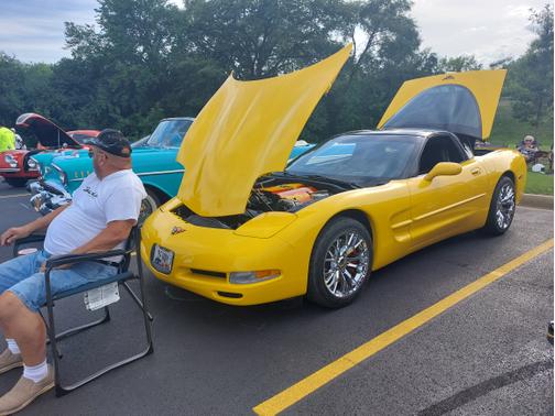 2000 Chevrolet Corvette Base
