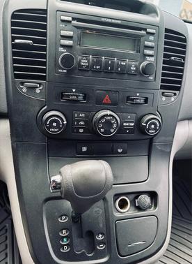 2006 Kia Sedona LX